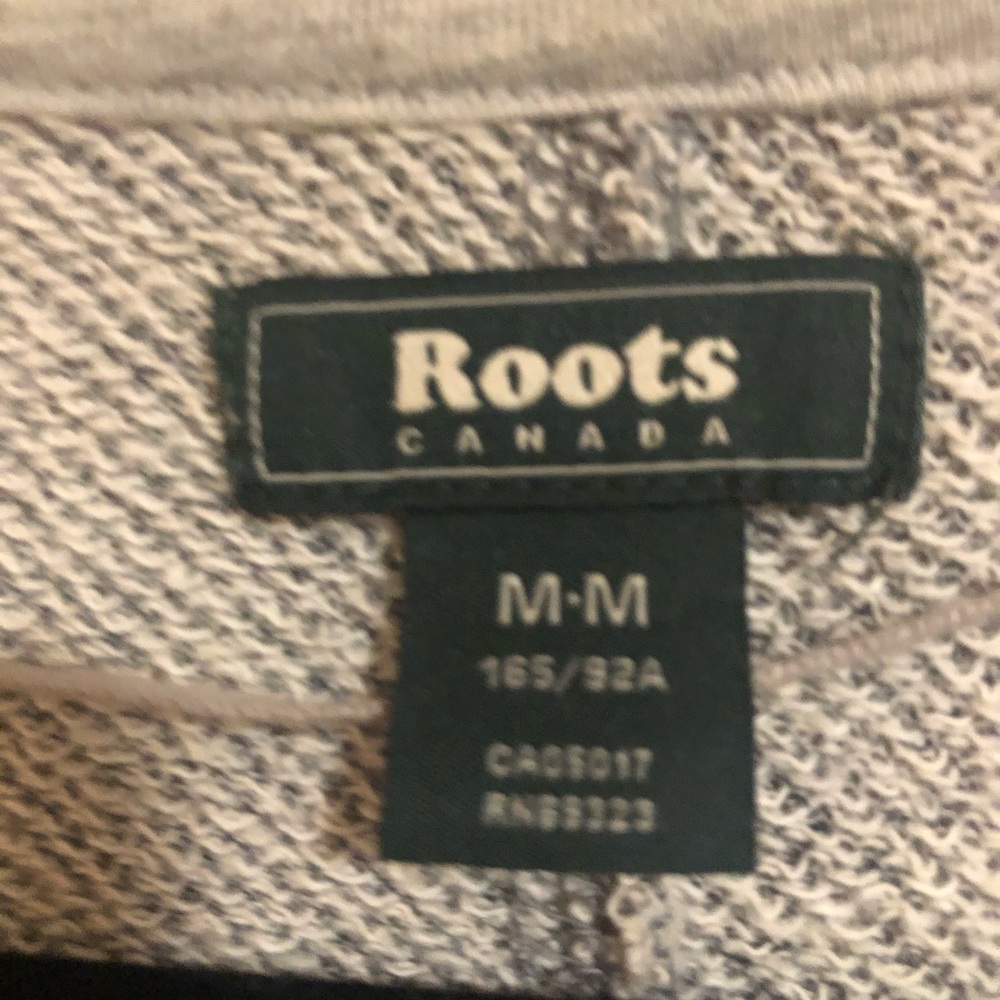 ROOTS Sweater. - Picture 4 of 5